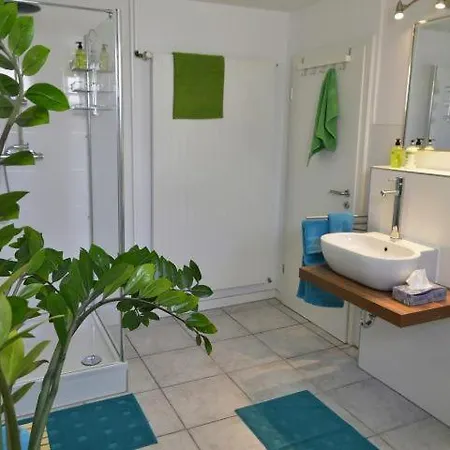 Schönes Mit Garten In Am Bodensee *