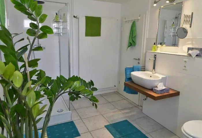 Schoenes Mit Garten In Am Bodensee *